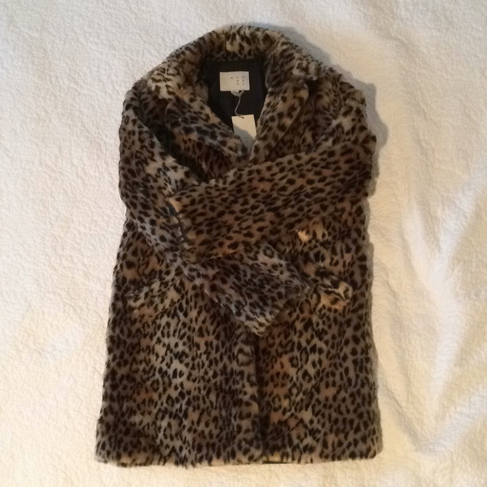 NWT Leopard print plushy coat (size Sm)